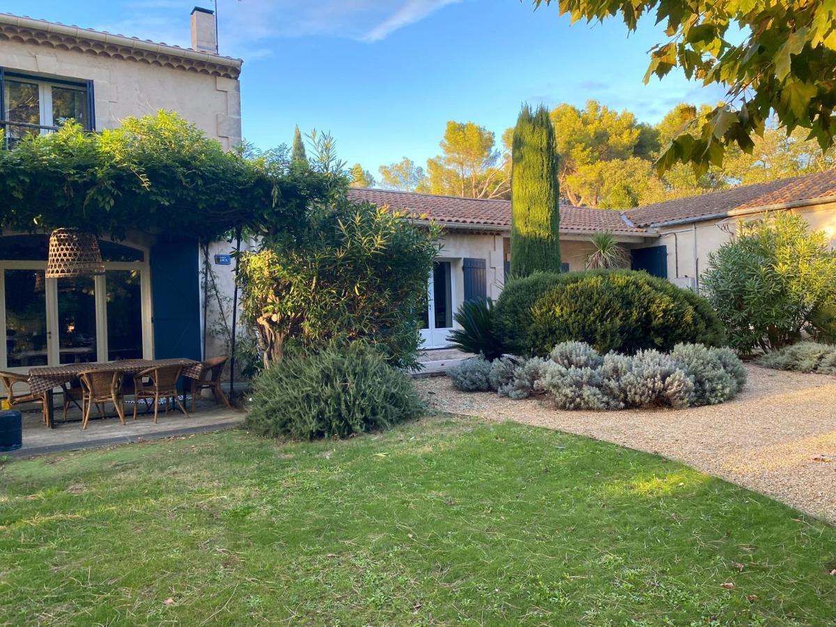 Mas La Pauline Gites De Charme & Roulotte Saint-Rémy-de-Provence Exteriör bild